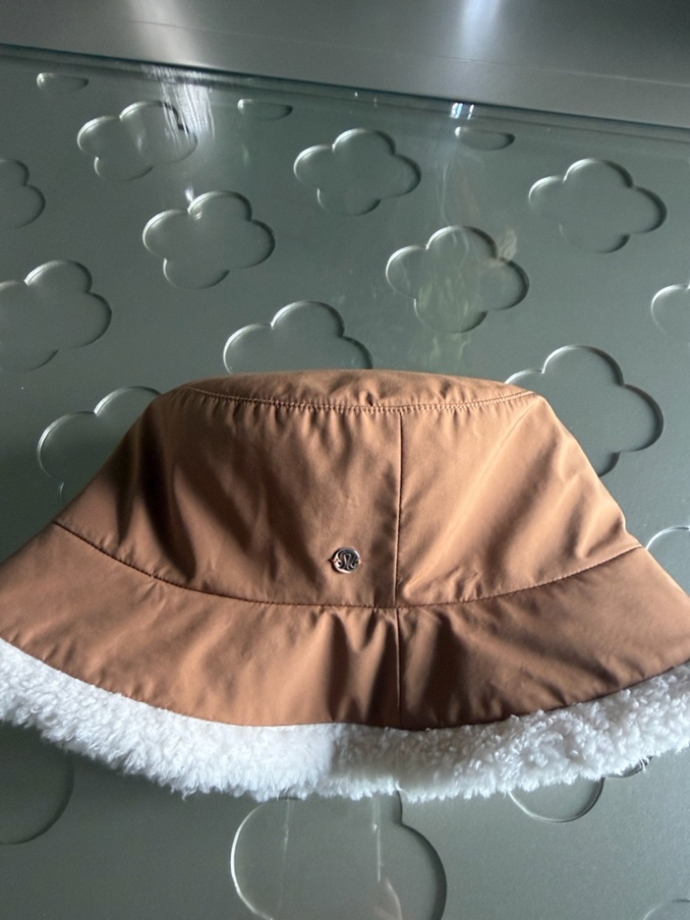 LULULEMON Boucle Fleece Reversible Bucket Hat NWT Chestnut Brown/Light Ivory S/M - Picture 13 of 16